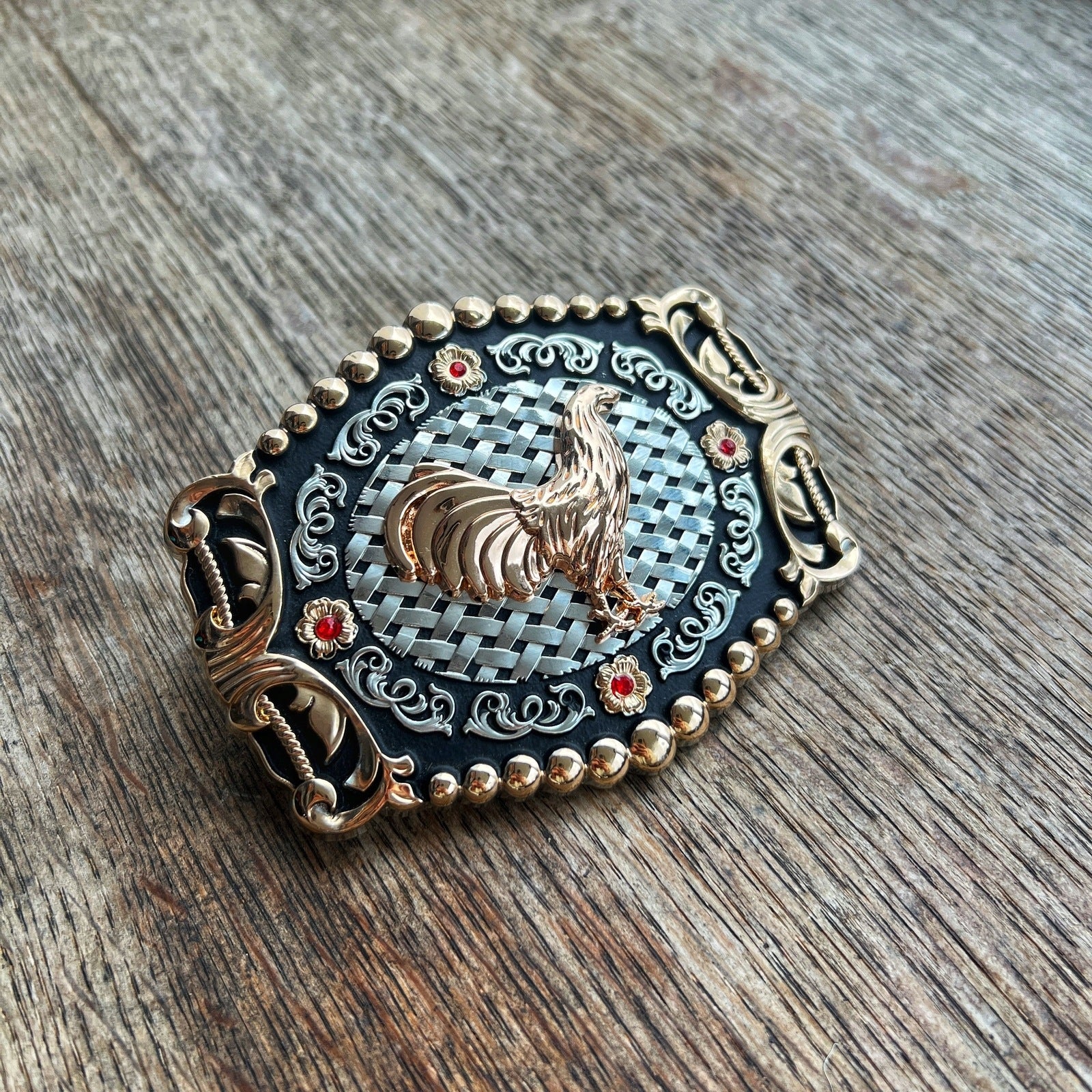 Hebilla para Cinto Gallo Plata/Oro con Piedras Rojas