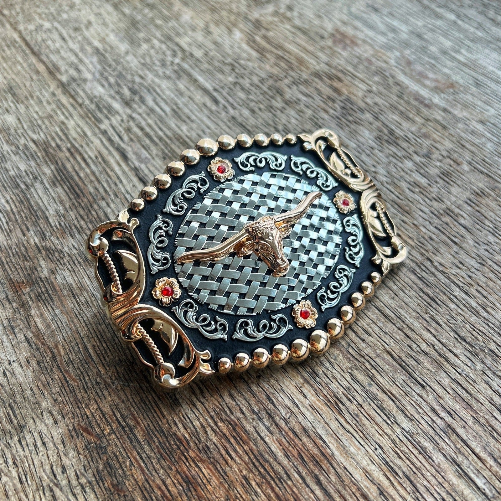 Hebilla para Cinto Cabeza de Toro Plata/Oro con Piedras Rojas