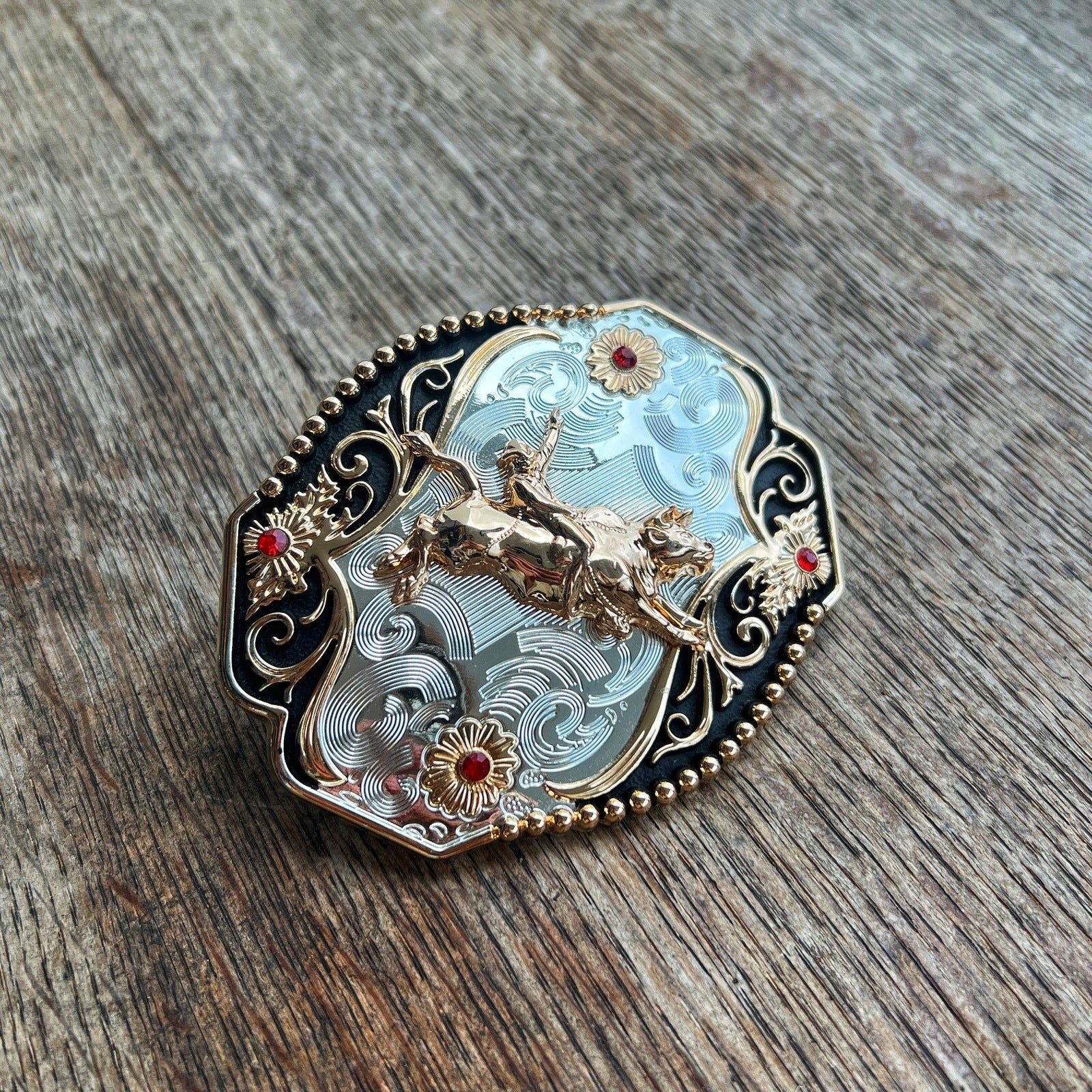 Hebilla para Cinto Jinete Plata/Oro con Piedras Rojas